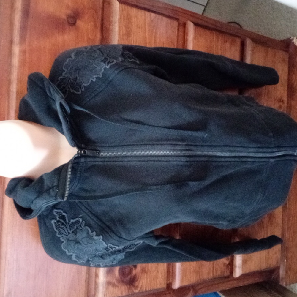 Lululemon jacket size